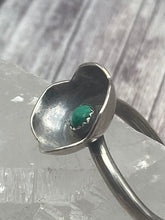 Load image into Gallery viewer, Petite Malachite Flower Ring