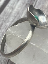 Load image into Gallery viewer, Petite Malachite Flower Ring