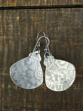Load image into Gallery viewer, The Nettie Earrings